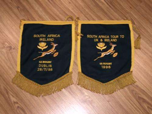 Two pendants of record game wins in 1998 by springbok rugby