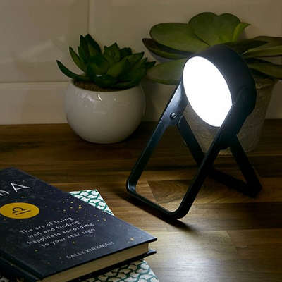 360° spotlight desk lamp. (Takes AAA batteries)