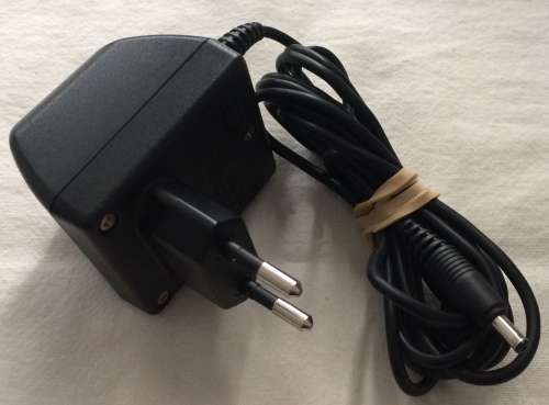 Original Nokia 3310 Cellphone Plus Charger Adapter Great Condition