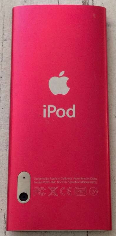 Apple iPod Nano 5th generation 8GB A1320 Including Charger Cable FREE SHIPPING!