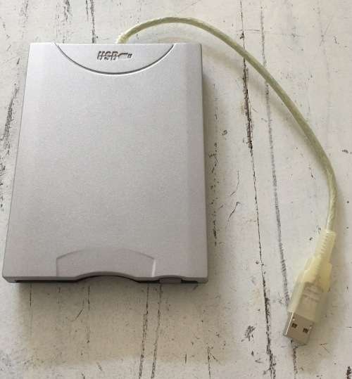 YD-8U10 1.44MB 3.5" USB Slim Floppy Disk Drive