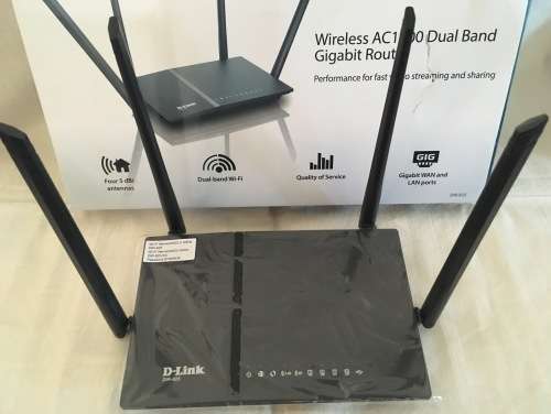 D-Link DIR-825  AC1200 Wi-Fi Dual-Band Fibre Gigabit Router Like New! FREE SHIPPING!