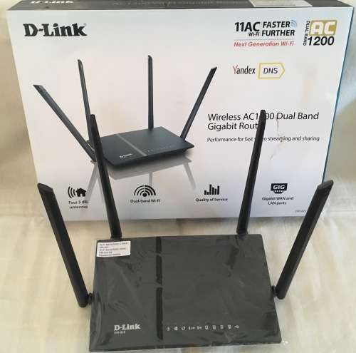 D-Link DIR-825  AC1200 Wi-Fi Dual-Band Fibre Gigabit Router Like New! FREE SHIPPING!