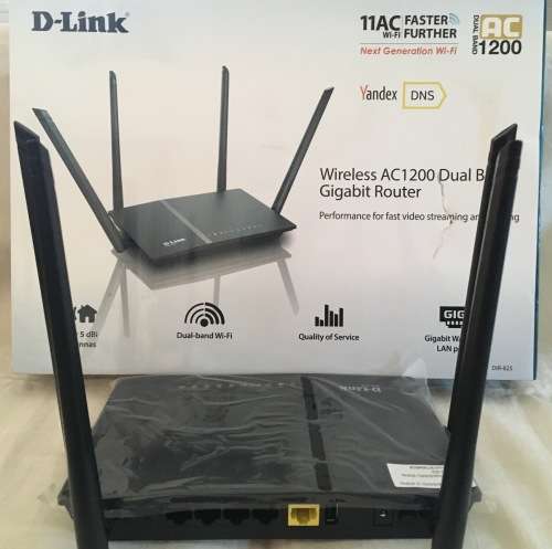 D-Link DIR-825  AC1200 Wi-Fi Dual-Band Fibre Gigabit Router Like New! FREE SHIPPING!