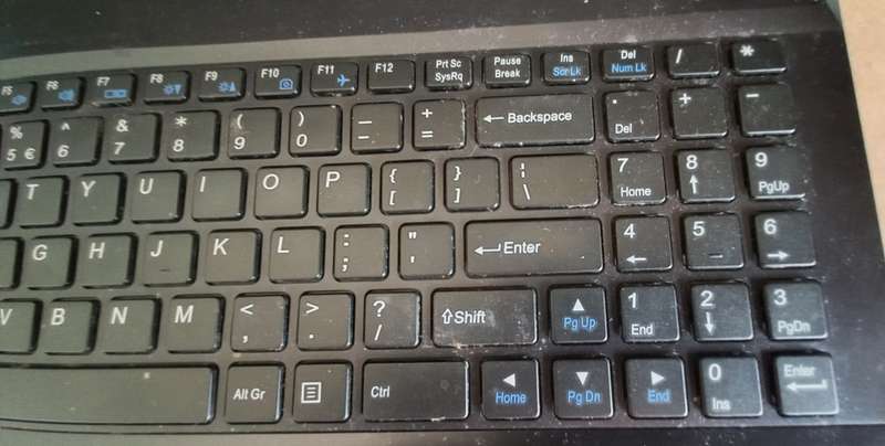 Gigabyte Laptop Model Q2552 Core i3 4500U processor
