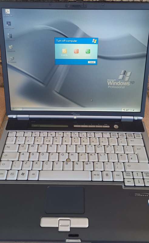 Fujitsu Siemens Lifebook Windows XP Laptop