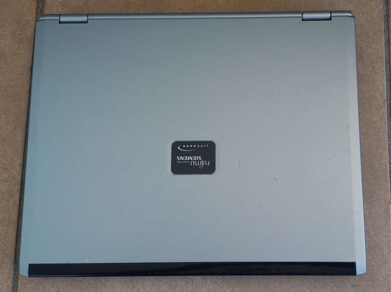 Fujitsu Siemens Lifebook Windows XP Laptop