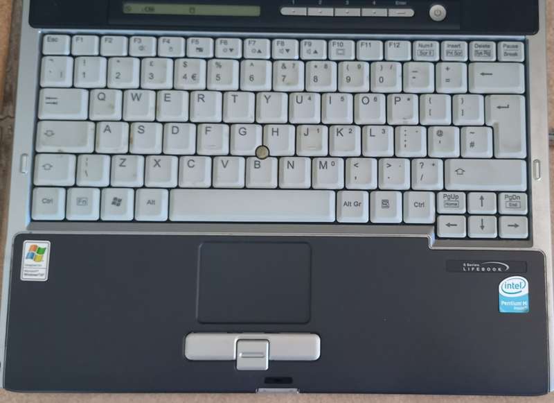 Fujitsu Siemens Lifebook Windows XP Laptop