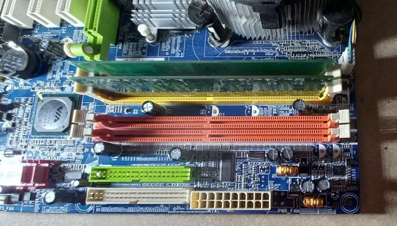 Gigabyte GA-VM800PMC Motherboard Bundle Including Pentium 4 processor and Ram
