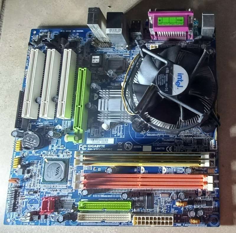 Gigabyte GA-VM800PMC Motherboard Bundle Including Pentium 4 processor and Ram