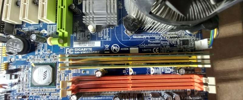 Gigabyte GA-VM800PMC Motherboard Bundle Including Pentium 4 processor and Ram
