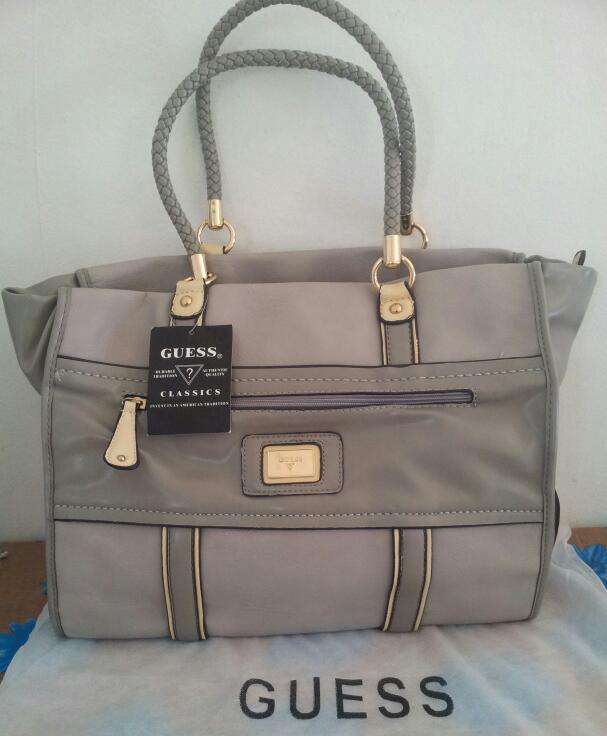 AUTHENTIC LADIES GUESS HANDBAG