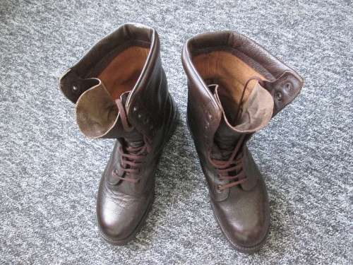 SANDF Parabat  boots  Size  12.