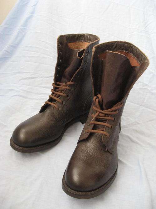 Size 11 Army boots.