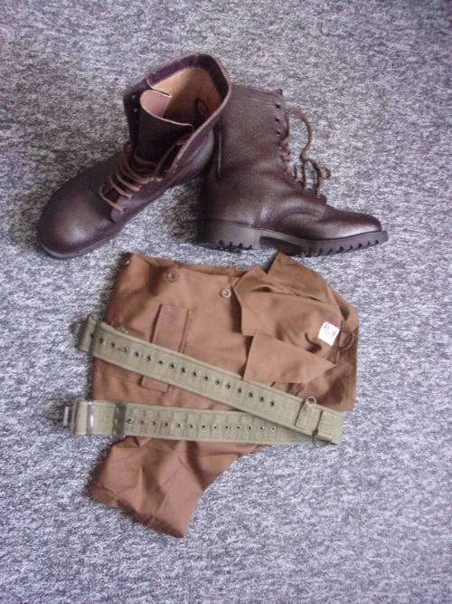 SADF boots, nutria shirt and belt.