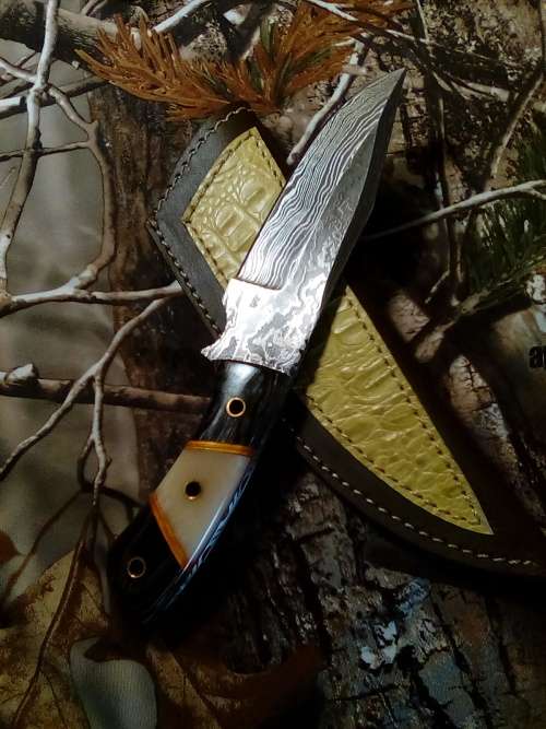 Hand Made Damascus Steel Knife