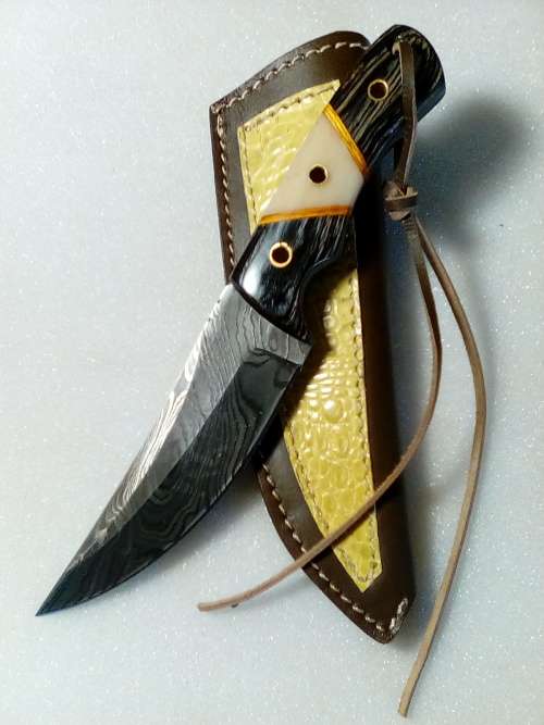 Hand Made Damascus Steel Knife