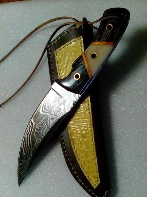 Hand Made Damascus Steel Knife