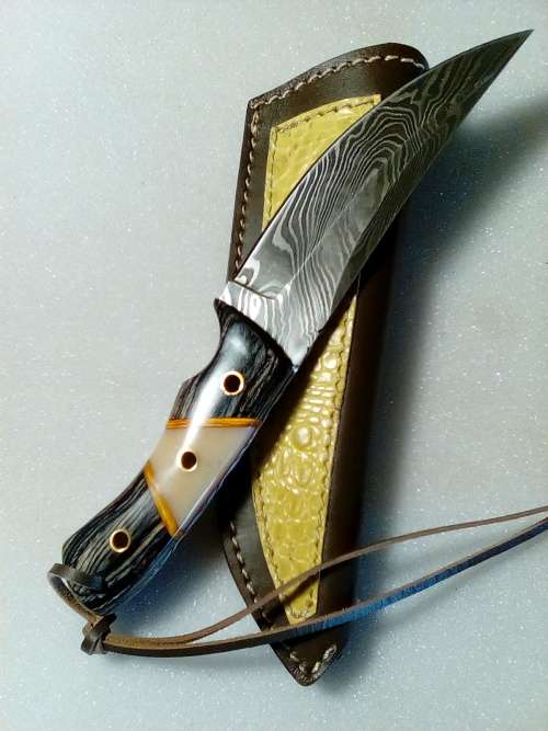 Hand Made Damascus Steel Knife