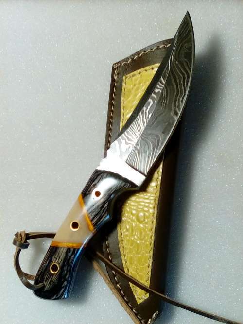 Hand Made Damascus Steel Knife