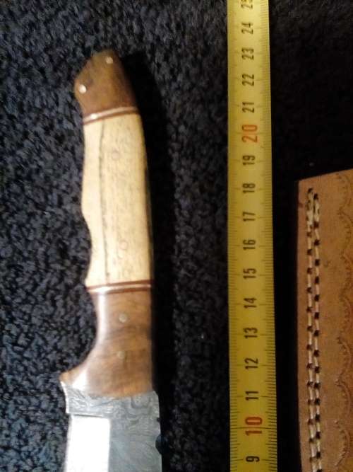 Hand Made Damascus Steel Knife