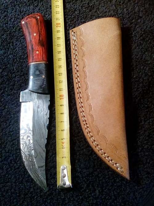 Hand Made Damascus Steel Hunting Knife