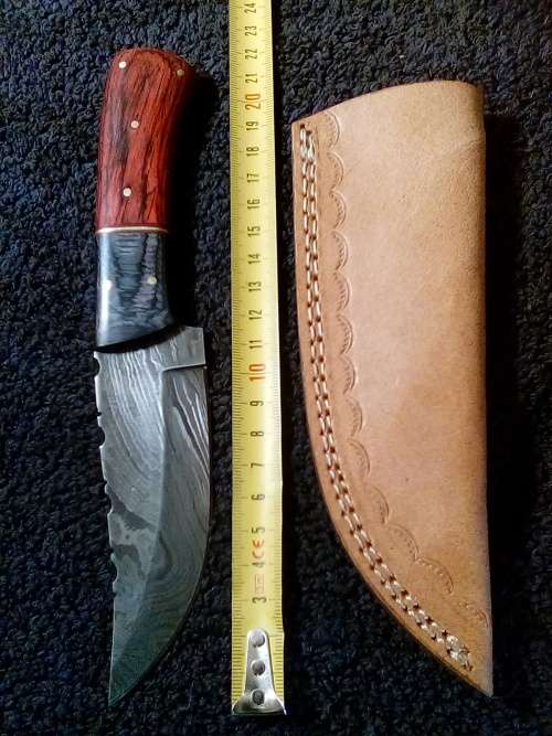 Hand Made Damascus Steel Hunting Knife