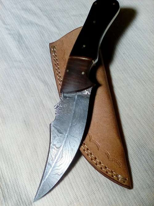 Hand Made Damascus Steel Knife