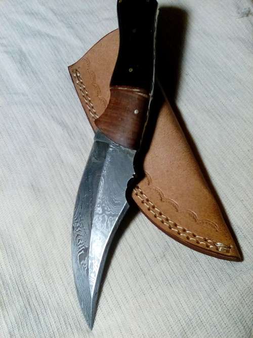 Hand Made Damascus Steel Knife