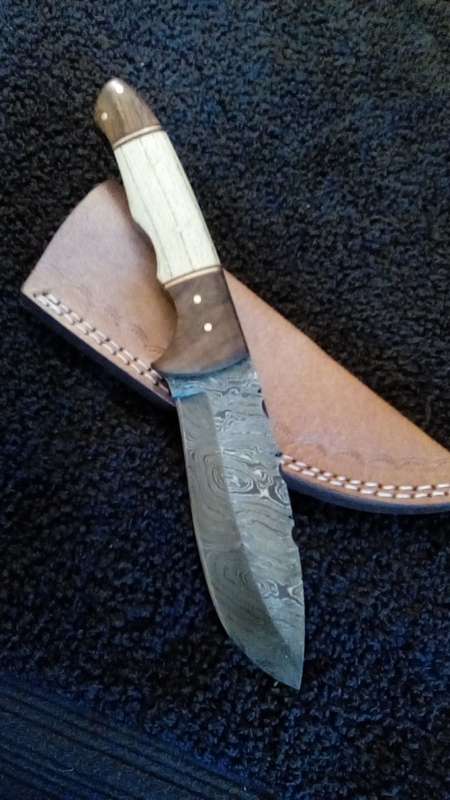 Hand Made Damascus Steel Hunting Knife