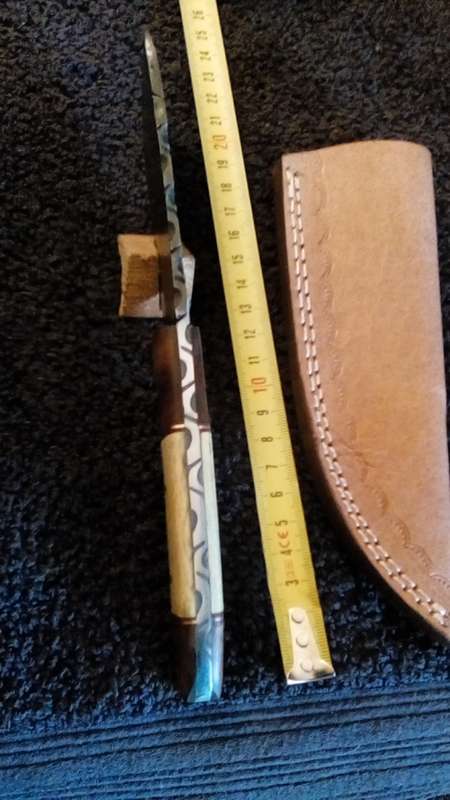 Hand Made Damascus Steel Hunting Knife