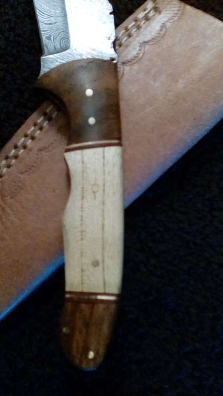 Hand Made Damascus Steel Hunting Knife