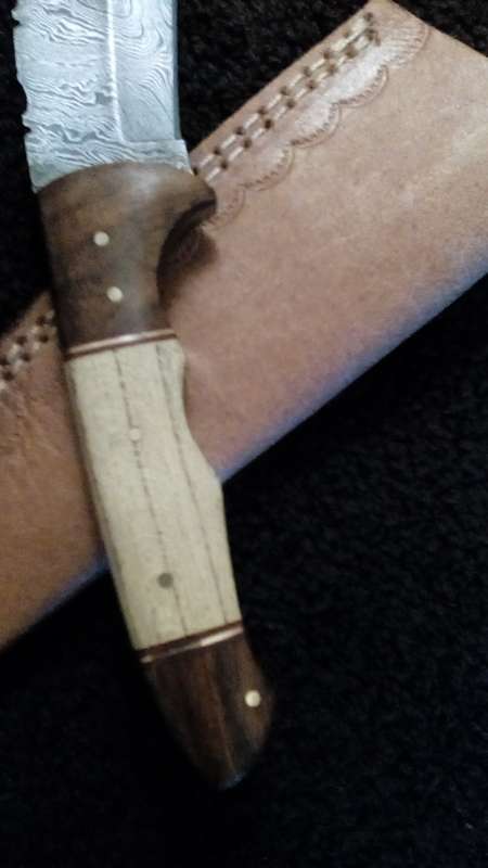 Hand Made Damascus Steel Hunting Knife
