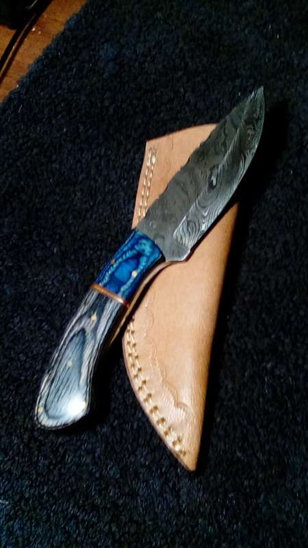 Hand Made Damascus Steel Hunting Knife