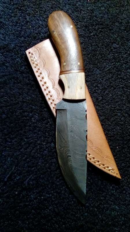 Hand Made Damascus Steel Hunting Knife