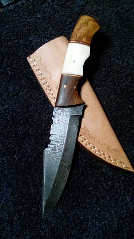 Hand Made Damascus Steel Knife