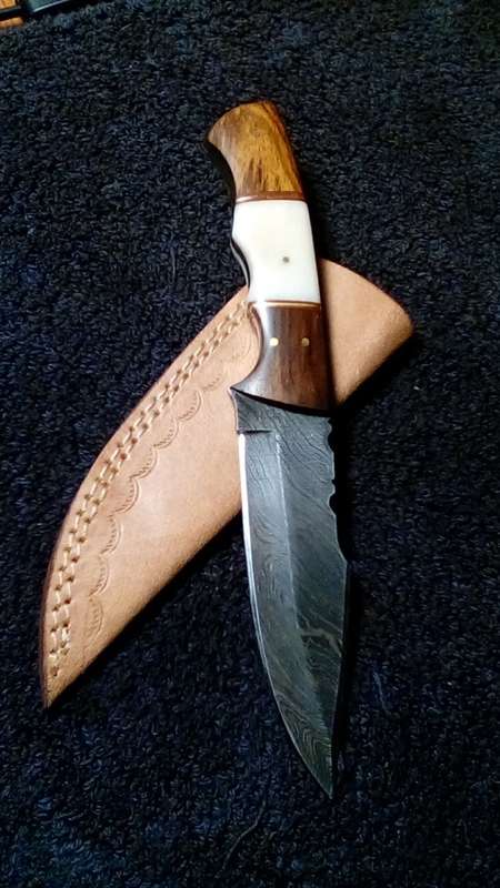 Hand Made Damascus Steel Knife