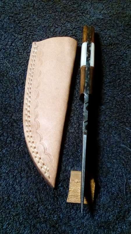Hand Made Damascus Steel Knife