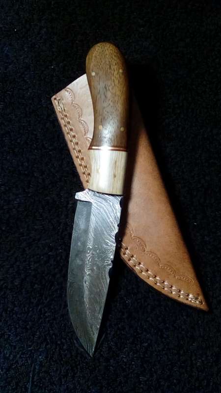 Hand Made Damascus Steel Hunting Knife