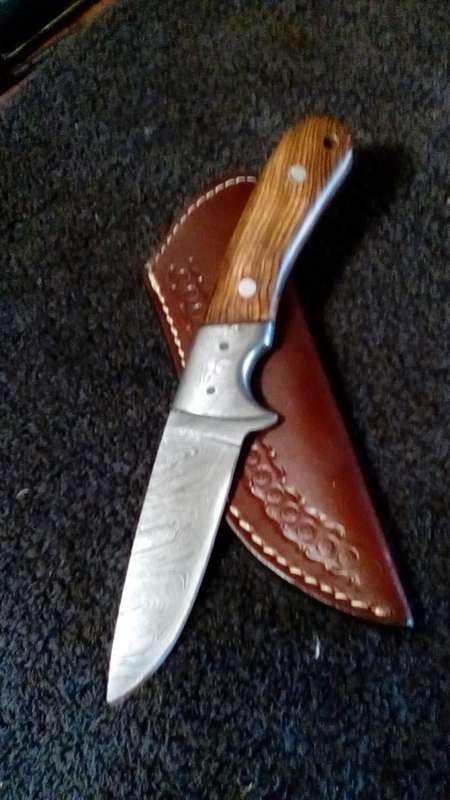 HAND MADE DAMASCUS STEEL KNIFE