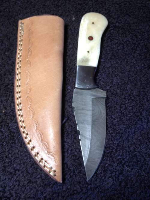 Hand Made Damascus Steel Knife