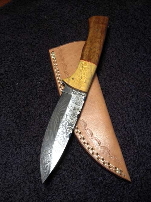Hand Made Damascus Steel Knife