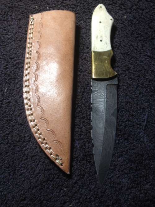 Hand Made Damascus Steel Knife