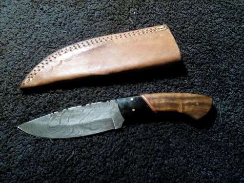 Hand Made Damascus Steel Knife