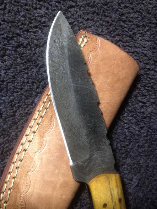 Hand Made Damascus Steel Hunting Knife