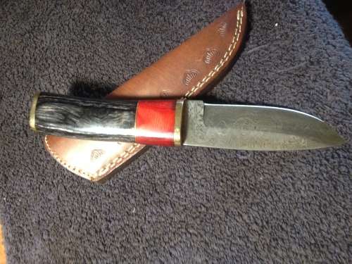 Hand Made Damascus Steel Knife