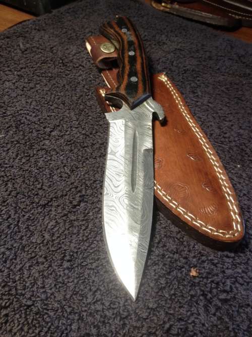 Hand Made Damascus Steel Knife