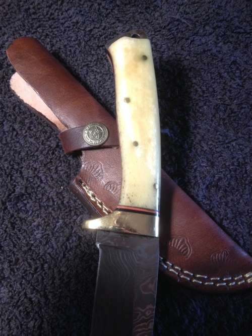 Hand Made Damascus Steel Knife