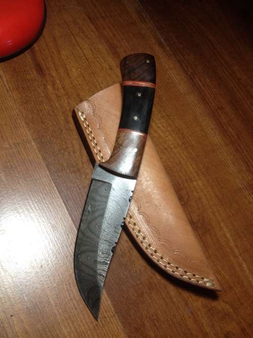Hand Made Damascus Steel Hunting Knife-NO RESERVE AUCTION !!!