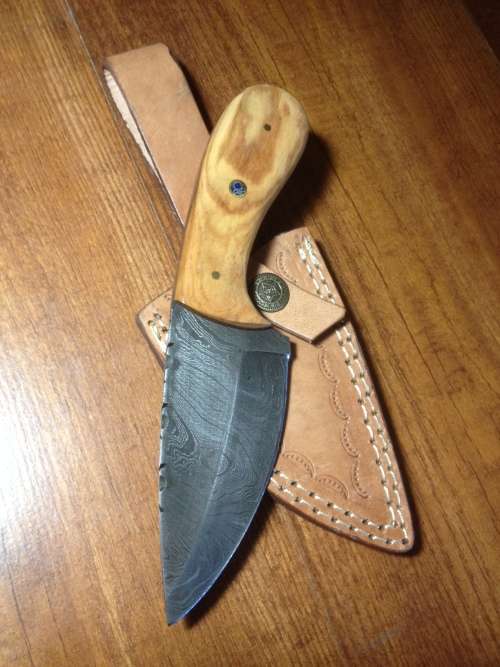Hand Made Damascus Steel Skinning Knife-NO RESERVE AUCTION !!!